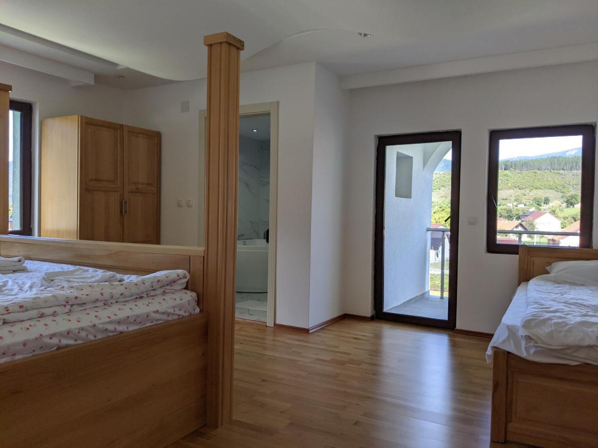 Apartments & Restaurant Abas Плав Экстерьер фото