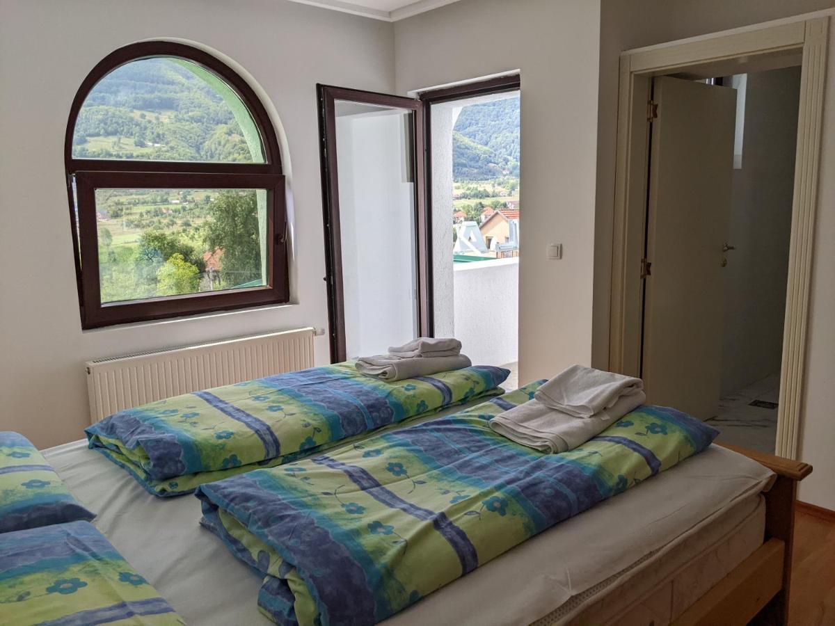 Apartments & Restaurant Abas Плав Экстерьер фото