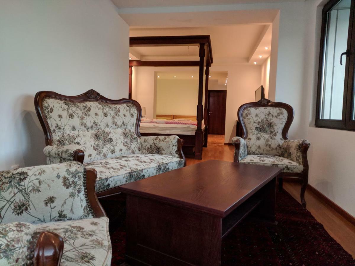 Apartments & Restaurant Abas Плав Экстерьер фото